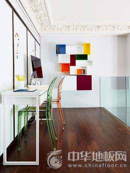 現代混搭風格書房深棕色地板家裝效果圖    多層復合地板效果圖